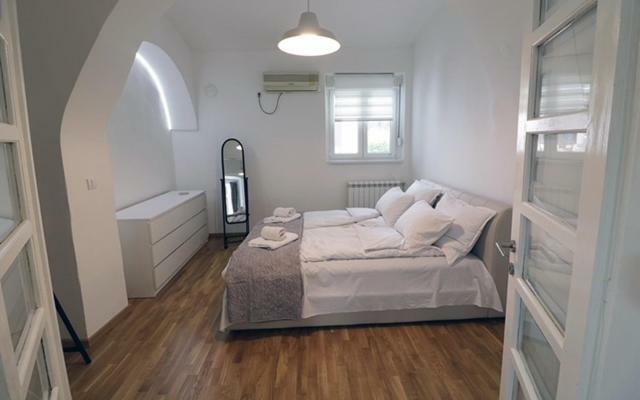 Apartman Tina Novi Sad Exterior foto